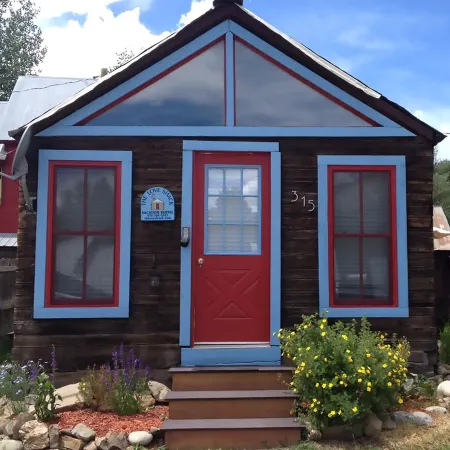Cozy Cabin in the Heart of it All - Unbeatable Location!