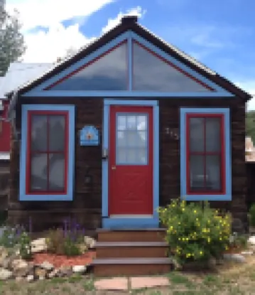 Cozy Cabin in the Heart of it All - Unbeatable Location!