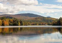 The Lake's End - Beautiful Lakefront Log Home in the White Mountains