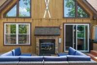 Luxury Bryce Cabin w/ Hot Tub, Mountain Views, Theater, Game Room, Firepit!