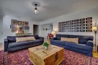 TWO BLOCKS FROM MAIN ST 5 BDRM/ 3 BA, WiFi. HD.