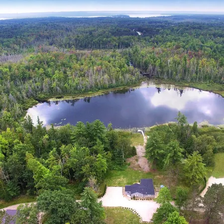 The Perfect Getaway *Sleeps  Pet Friendly  *Traverse City *Crystal Mountain Отели в г. Интерлошен