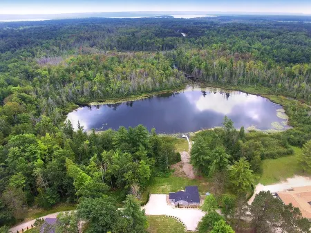 The Perfect Getaway *Sleeps  Pet Friendly  *Traverse City *Crystal Mountain