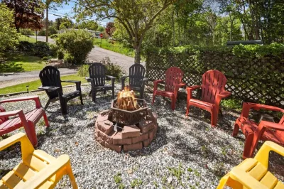 ★Lake Views ★ Hot tub ★ King Beds ★ Mins to All Barnstormer Winery附近的飯店