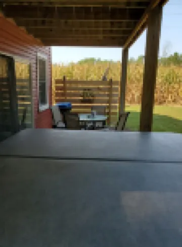 Getaway in the country/Beautiful Parke County/Large hot tub  and much more! 帕克縣酒店