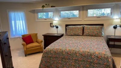 Serenity Cottage: Central to state parks, historic towns, MD & VA beaches