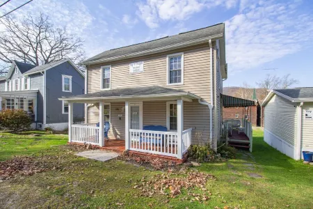 Stay In Ohiopyle by the trail with a jetted tub