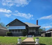 Central! Minutes to Magnolia, Baylor University, Cameron Park  Zoo and more.