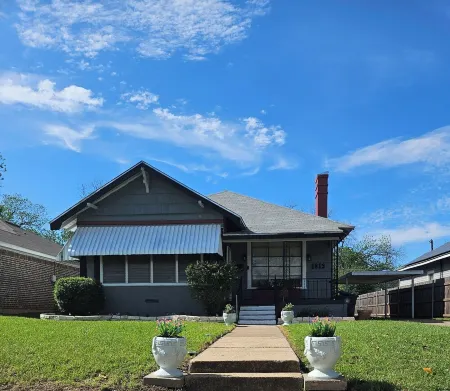 Central! Minutes to Magnolia, Baylor University, Cameron Park  Zoo and more.