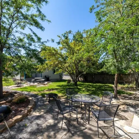 Steps from Downtown Cody - Spacious home that sleeps 10!