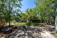 Steps from Downtown Cody - Spacious home that sleeps 10!