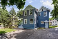 TWO BEDROOM APARTMENT ON FIRST FLOOR ON A DUPLEX