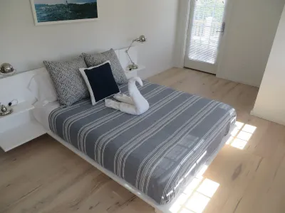 Brand New modern 2 bedroom 2nd floor apartment 서프사이드 비치 주변 호텔