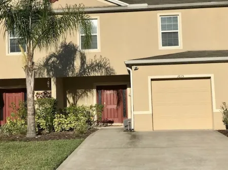 Beautiful 3 bed 2.5 Bath Townhome, Central Florida - Close to everything! Отели рядом с достопримечательностью «Lavender Fields Day Spa»