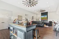 Luxurious Horse Farm Retreat - 3BR/3.5BA Oasis