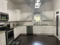 Charming Old Style Cottage. Pet Friendly!