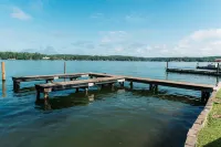 Modern Waterfront Treehouse on Lake Martin! Hotels in Coosa County