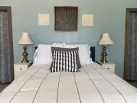 “Hidden Gem” Roomy and Relaxing Orchard Suite