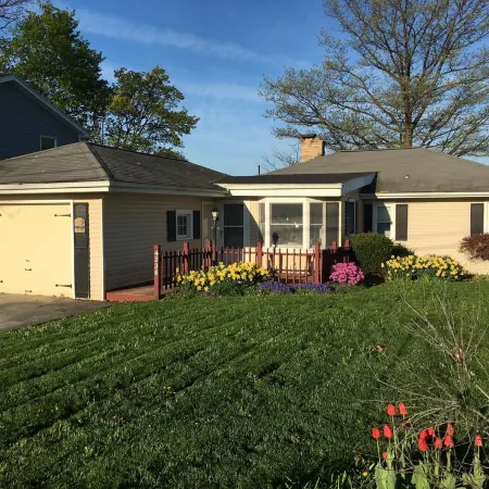 75 Ft Of Private Lakefront!