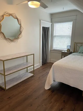 Charming Walkable Attic Bungalow near Lake Eola with Full Kitchen Отели рядом с достопримечательностью «Harry P Leu Gardens»