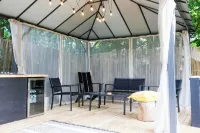 Expansive Victorian close to Saratoga Springs and Lake George