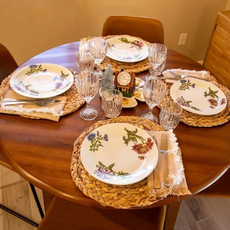 The Cabbage in Bison Ridge is minutes away from dining, hiking, and snow skiing.