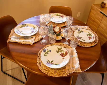 The Cabbage in Bison Ridge is minutes away from dining, hiking, and snow skiing.