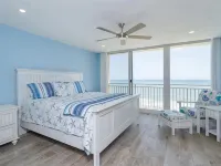 DIRECT OCEANFRONT - TOP TWO FLOORS - LUXURY TOWNHOUSE - THE PELICAN Hôtels à proximité de : Wild Side Clothing