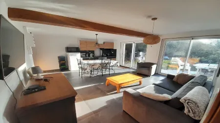 Quiet apartment in Pernes -2 to 4 people Отели в г. Перн