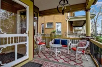 Charming 5 BR Grand Victorian Family Home King Suite Walk to Falls Game-Room - Homestays