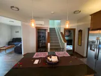 Cozy Cole St Home built in 1910 in Downtown Enumclaw