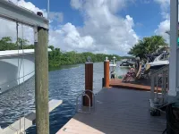 Tiny home in Key Largo with Private Dock, Tiki Hut and Boat Lift - Country Houses