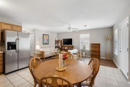 Delightful Duplex 2 beds 2 baths Отели в г. Себастиан Каунти