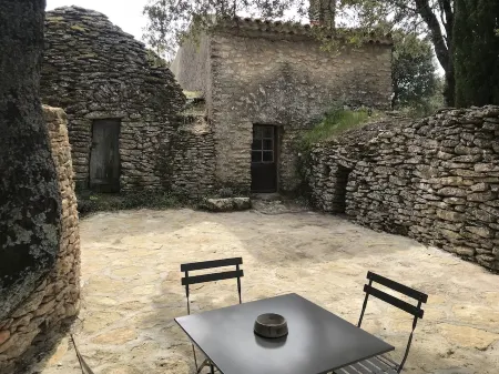 Magnificent property comprising house with heated swimming pool and sheepfold Отели рядом с достопримечательностью «Wellness - Capelongue»