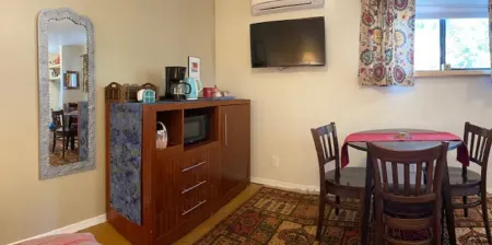 Tranquilo Guest Suite in the North Valley, close to I-40 and Old Town Отели рядом с достопримечательностью «Альбукерке Ботаникал Гарден»