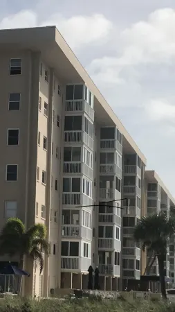 Beach Front Condo, Venice, Florida. 2 bedroom, 2 bath, heated pool. Отели в г. Венис