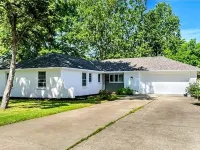 Luxury 4 Bed Room Near Stadium Hotels near Hope Of Glory Ministries KCMO