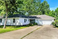 Luxury 4 Bed Room Near Stadium Hotels near GEHA Field at Arrowhead Stadium