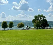 Year-Round Fun at our Like-New Lakeside Retreat!