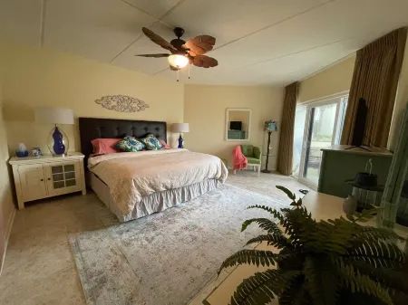 BEAUTIFUL OCEAN VIEW 2 BEDROOM CONDO WITH POOL