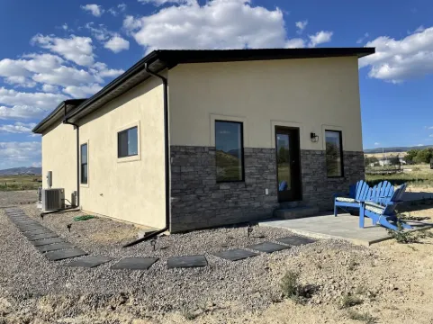 Private Entrance Lock Off Guest House in Quiet Peaceful Setting and Star Gazing.