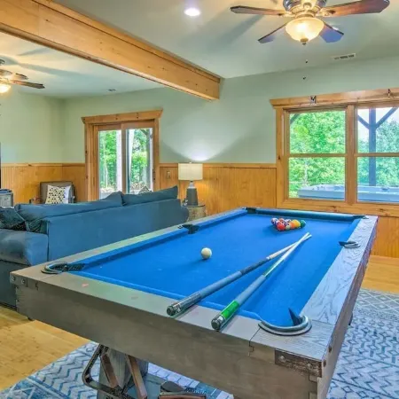 Ridgetop View Cabin ~ Pet-Friendly w/ Hot Tub!