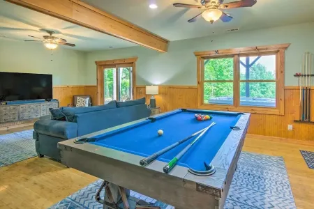 Ridgetop View Cabin ~ Pet-Friendly w/ Hot Tub!