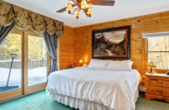 Cozy Vermont Log Cabin Chalet Only Minutes from Jay Peak Hotels in Franklin County