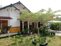 Kiara Hills Villa Pangandaran Hotels near Cijulang Nusawiru Airport