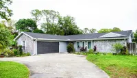 Spacious 4 bedroom Fort Myers house , Pool, great for Families, Sports or Golf! Các khách sạn gần Publix Super Market at Alico Commons