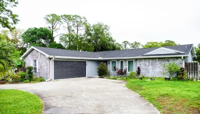 Spacious 4 bedroom Fort Myers house , Pool, great for Families, Sports or Golf! Các khách sạn gần CenturyLink Sports Complex - Hammond Stadium