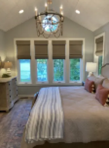 Luxurious Lakefront Retreat