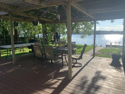 5-bedroom vacation home waterfront on Lake Conroe