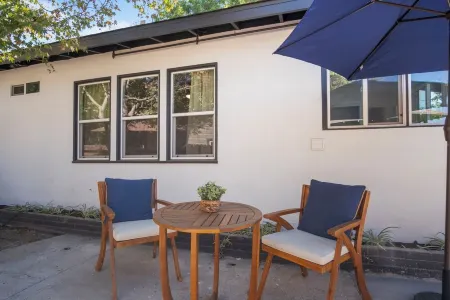 Lavish Living Retreat - Modesto, CA